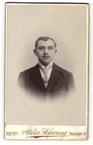 Fotografie Atelier Schwung, Rheydt, Portrait junger Herr in Anzug mit Krawatte