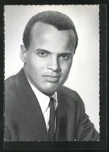 AK Musiker Harry Belafonte im Anzug mit Krawatte