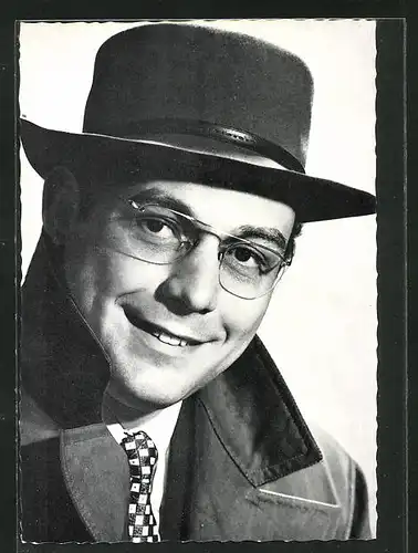 AK Musiker Ralf Bendix mit Hut und Brille