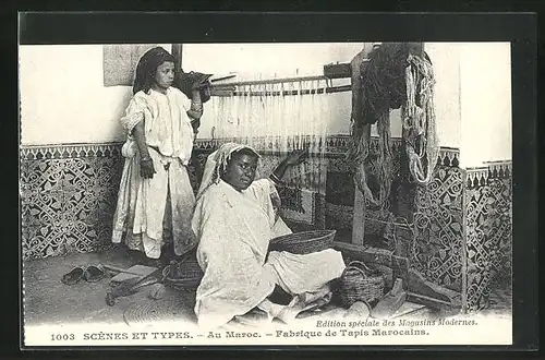 AK arabischer Handwerker, Mädchen und Frau beim Teppich weben, Fabrique de Tapis Marocains