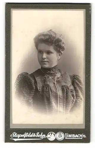 Fotografie Stapelfeld & Sohn, Limbach i.S., Portrait feine Dame in schicker Bluse