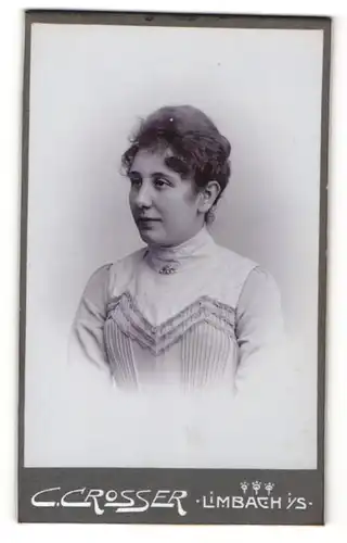 Fotografie C. Crosser, Limbach i.S., Portrait juge Dame in Bluse mit Hochsteckfrisur