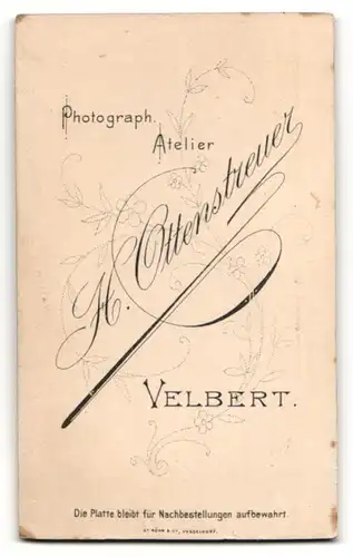 Fotografie H. Ottenstreuer, Velbert, Portrait junger Herr im Anzug mit Fliege