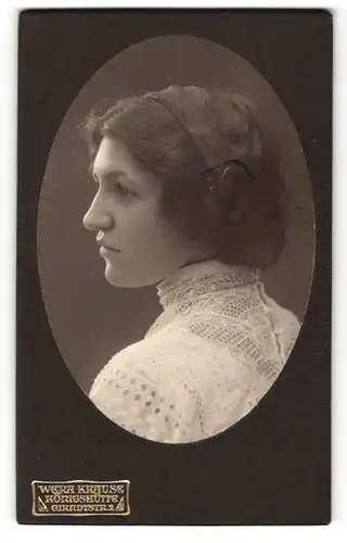 Fotografie Wera Krause, Königshütte, Portrait hübsch gekleidete Dame mit Hochsteckfrisur