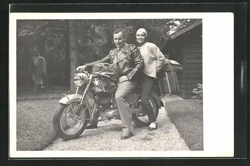 AK Ehepaar auf einem Motorrad