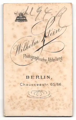 Fotografie Wilhelm Stein, Berlin, Junger Herr in elegantem Frack