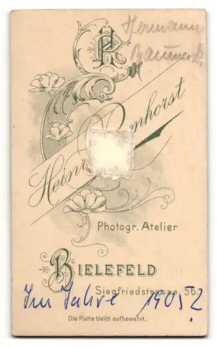 Fotografie Heinz Ramhorst, Bielefeld, Portrait Säugling in Leibchen