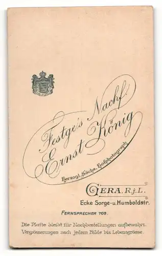 Fotografie Festhe`s Nachfolger E. König, Gera, Herr mit Brille und Bast