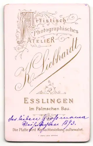 Fotografie K.Liebhardt, Esslingen, Portrait niedliches Kleinkind auf einem Fell