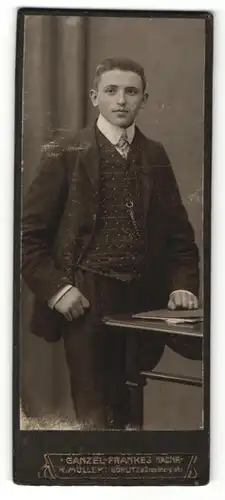 Fotografie Ganzel-Frankes Nachf. R. Müller, Görlitz, Junge im Anzug mit Krawatte