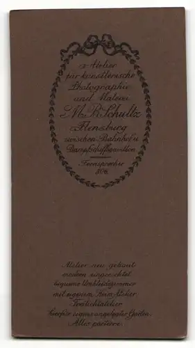 Fotografie M. B. Schultz, Flensburg, Portrait stolze Mutter in hübscher Bluse mit Baby auf dem Schoss