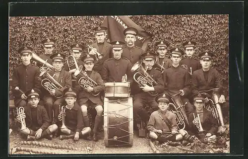 Foto-AK Musikkapelle der Heilsarmee in Uniform mit Instrumenten