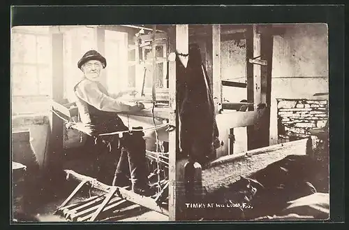 AK Tim Feather at his loom, Teppichweber bei der Arbeit