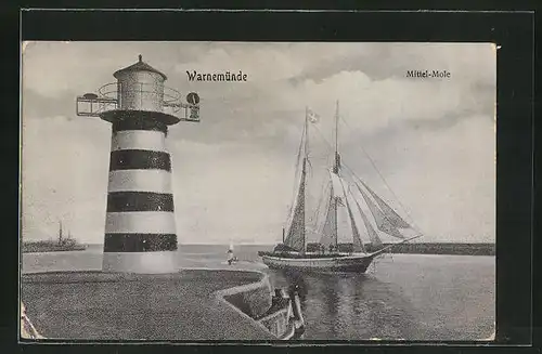 AK Warnemünde, Mittel-Mole mit Segelschiff, Leuchtturm