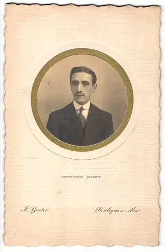 Fotografie J. Gorter, Boulogne s. Mer, junger elegant gekleideter Herr, im Anzug mit Krawatte