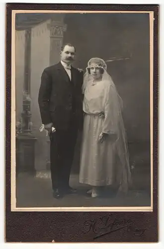 Fotografie H. Lefevre, Orsay, Portrait bürgerliches Paar in Hochzeitskleidung mit Schleier