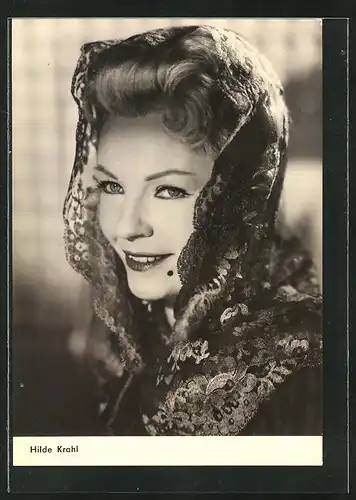 AK Schauspielerin Hilde Krahl mit Kopftuch