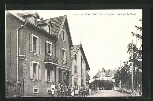 AK Montreux-Vieux, Une Rue, Au fond, la Mairie