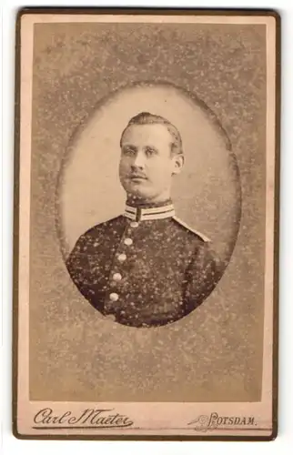 Fotografie Carl Maeter, Potsdam, Portrait Soldat in Uniform