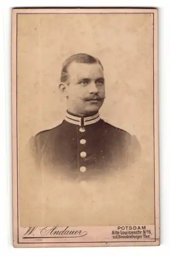 Fotografie W. Andauer, Potsdam, Portrait Soldat in Uniform