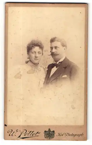 Fotografie W. Pöllot, Darmstadt, Portrait bürgerliches Paar