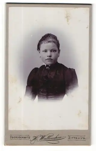 Fotografie H. Walbrecker, Oberoderwitz, Portrait Mädchen mit zusammengebundenem Haar