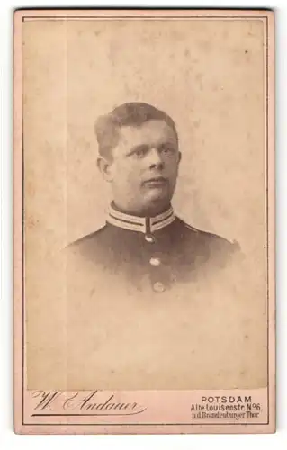 Fotografie W. Andauer, Potsdam, Portrait Soldat in Uniform
