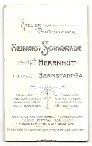 Fotografie Heinrich Schmorrde, Herrnhut / S., Portrait feiner Herr im Anzug mit Zigarette
