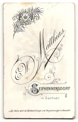 Fotografie E.W. Matthias, Seifhennersdorf, Portrait eines bürgerlichen Brautpaares