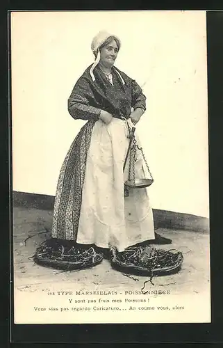 AK Marseille, Poissonière, Frau verkauft ihren frischen Fisch