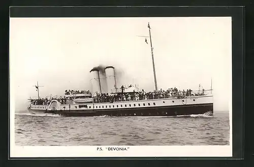 AK P.S. Devonia fährt unter Dampf mit Passagieren an Deck, Passagierschiff