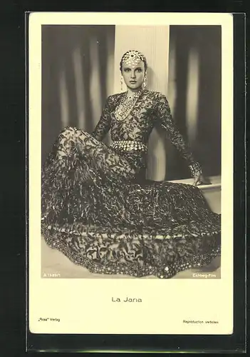 AK Schauspielerin La Jana in transparentem Kleid mit Schmuck