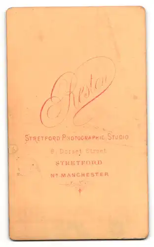 Fotografie Arthur Reston, Stretford, Portrait feine Dame im Kleid