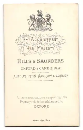 Fotografie Hills & Saunders, Oxford, Mann im Anzug mit Binder