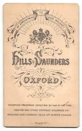 Fotografie Hills & Saunders, Oxford, Mann im Jacket mit hellem Binder