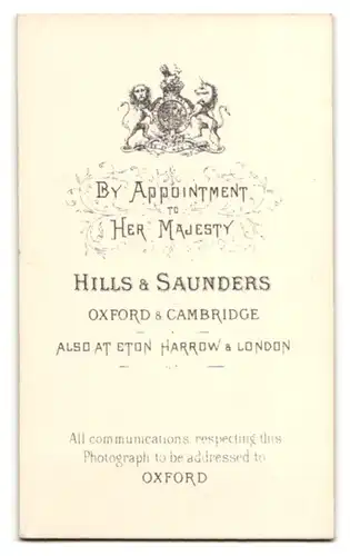 Fotografie Hills & Saunders, Oxford, Portrait Herr im Anzug mit Uhrenkette
