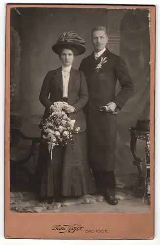 Fotografie Franz Hofer, Bad Ischl, Portrait junge Dame und Herr in feierlicher Kleidung