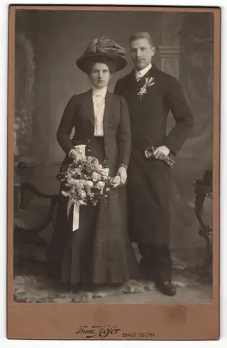 Fotografie Franz Hofer, Bad Ischl, Portrait bürgerliche Eheleute in feierlicher Kleidung