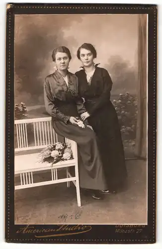 Fotografie American Studio, Duisburg, Portrait zwei junge Frauen