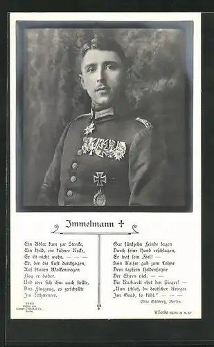 Foto-AK Sanke Nr. 7705: Helden-Flieger Oberleutnant Immelmann in Uniform mit Orden, Gedicht zu Ehren des Gefallenen