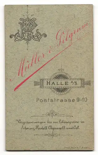 Fotografie Müller & Pilgram, Halle a. S., Portrait bezaubernde Schönheit in elegant gerüschter Bluse