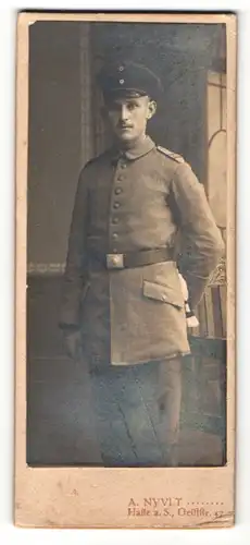 Fotografie A. Nyvlt, Halle a. S., Portrait stattlicher Soldat in eleganter Uniform