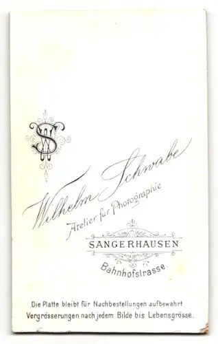 Fotografie Wilhelm Schwabe, Sangerhausen, Portrait wunderschönes Fräulein in bedruckter Bluse