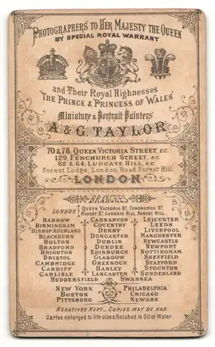 Fotografie A. & G. Taylor, Birmingham, Portrait Dame mit streng zusammengebundenem Haar