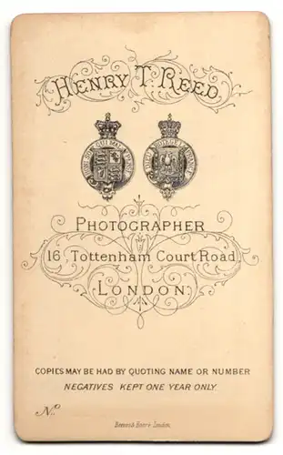 Fotografie H. T. Reed, London, Frau mit Perlenohrring