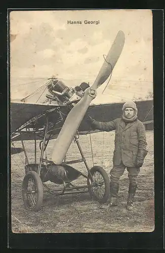 AK Pilot Hans Georgi vor seinem Flugzeug