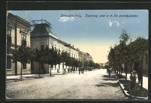 AK Satoraljaujhely, Kazinczy utca a m. kir. postaepülettel