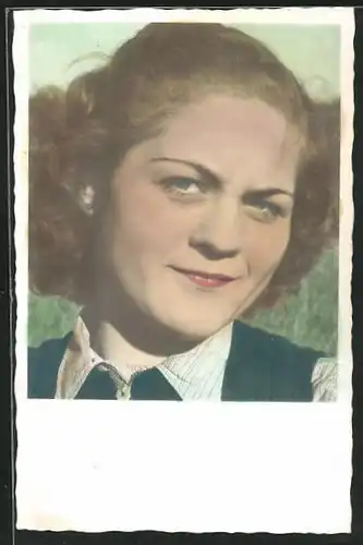 Farbfoto-AK Portrait einer jungen Dame