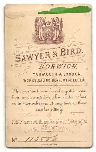 Fotografie Sawyer & Bird, Norwich, Vater mit Tochter auf seinem Schoss