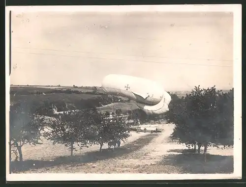 Fotografie 1.WK, Deutscher Sperrballon mit Korb zur Artillerie-Koordinierung